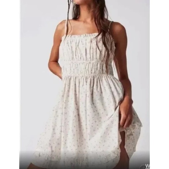 Free People NWOT‎ Gabby Mini Dress Floral Smocked Tie Adjustable Strap Size L - Picture 1 of 7